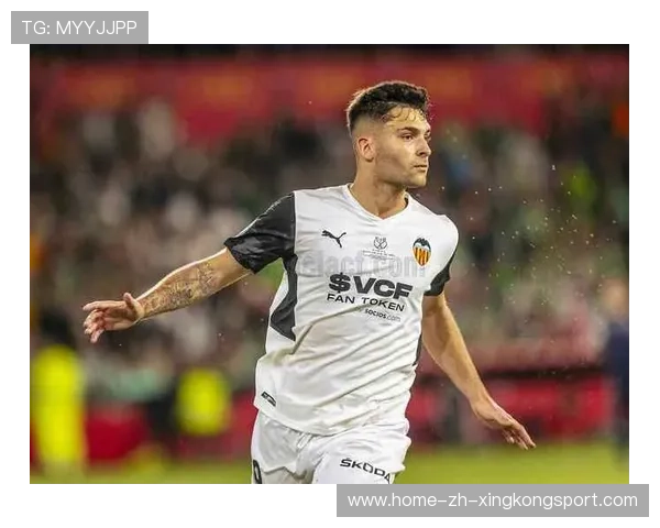 瓦伦西亚快速前插覆盖防区形成节奏位移 瓦伦西亚快速前插覆盖防区形成节奏位移