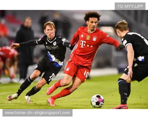 拜仁通过跑动与传导打碎防线,进攻线弹性十足